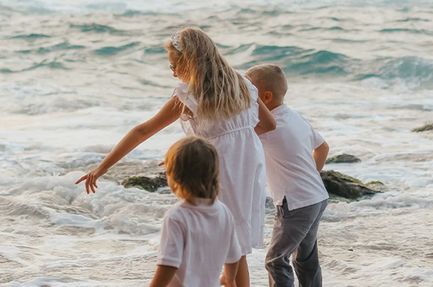 InsingerGilissen_visual familie op strand bij artikel over veilig beleggen